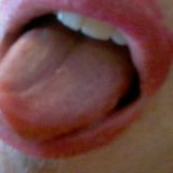 Karkkia silmään, huulipunaa kameraan