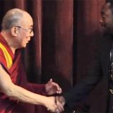 Kelly Slater haastoi Dalai Laman surffaamaan