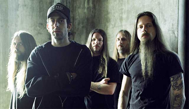 Lamb Of Godin laulaja Randy Blythe (toinen vasemmalta) aikoo puolustaa itseään tshekkiläisessä oikeussalissa.