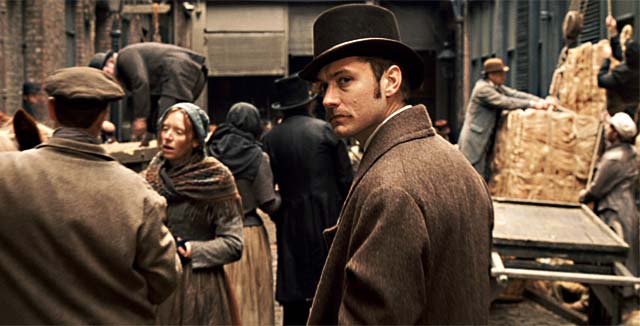 Jude Law seikkailee tohtori John Watsonin roolissa Guy Ritchien Sherlock Holmes -leffoissa.