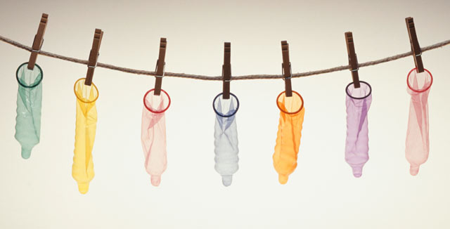 Leviävät sukupuolitaudit pakottavat pornoteollisuutta kohti kondomipakkoa.