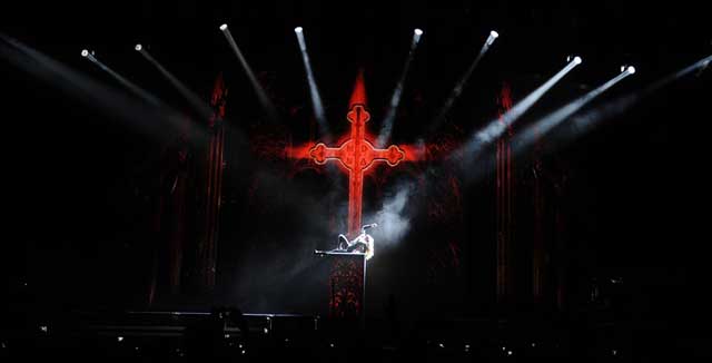 Madonna tuntee uskonnollisen kuvaston.