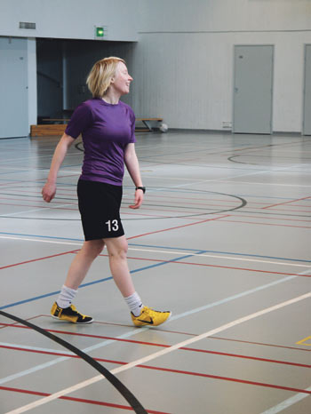 ”Suomessa naisten jalkapallossa on todella kova taso”, tietää futsal-pelaaja Sofia Husso.
