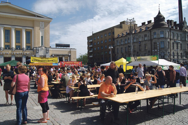 Vegfestissä myydään paitsi ruokaa myös kosmetiikkaa ja vaatteita.