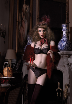 Marlies Dekkersin ensi syksyn mallisto haki inspiraation vampyyreista ja muista epäkuolleista.