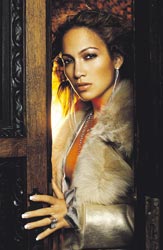 Kysymys: Kuka oli Jennifer Lopezin ensimmäinen aviomies? Vastaus: Tarjoilija Ojani Noa, heidät vihittiin vuonna 1997, avioero astui voimaan 1998.
