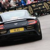 Perävalotakuu Aston Martinissa?