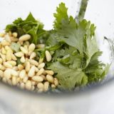 Juustokastikkeen voit tehdä myös pähkinättömänä versioina korvaamalla Cashewit kurpitsan- tai pinjansiemenillä.