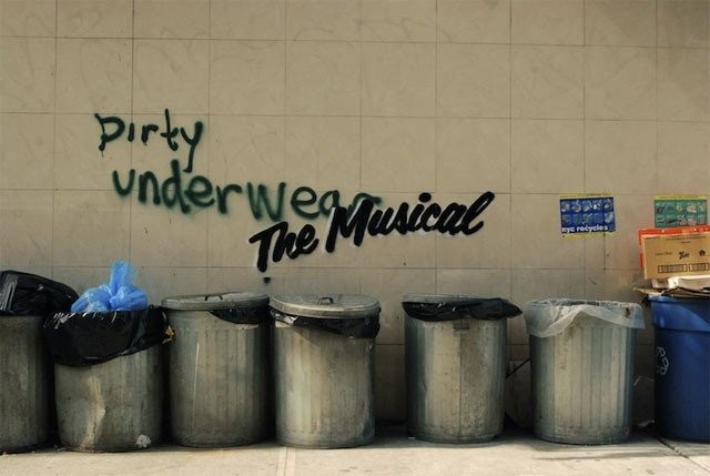 Tässä teossarjassa random-graffitit saavat musikaali-makeoverin.