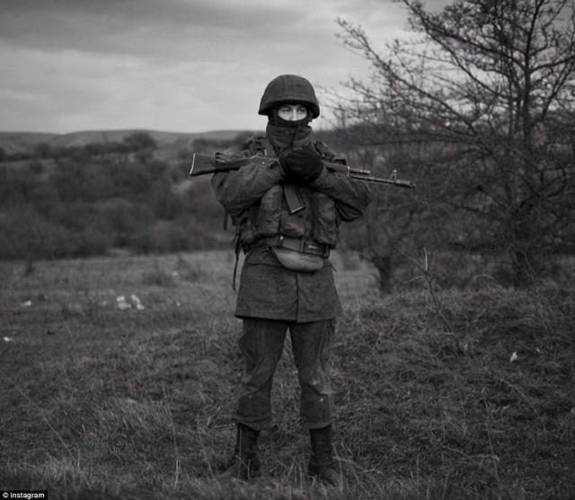 Instagramiin on lisätty runsaasti kuvia sotilaista Krimillä.