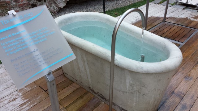 Kylpy oli säädetty 15 asteiseksi jotta vesi virkistää mukavasti saunan jälkeen.