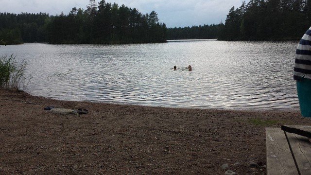 Letturannassa vesi on todella lämpöistä. Järvi on matala eikä ole lähdevesihommeleita.
