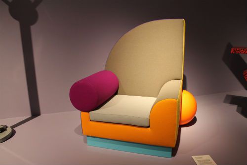 Tunnettu Bel Air -tuoli on postmodernismia.