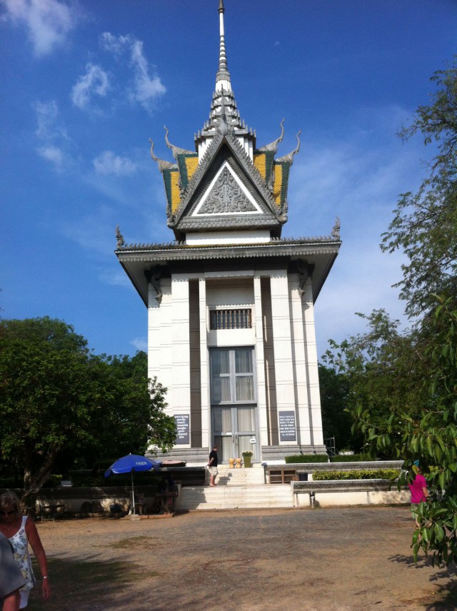 Stupa, joka on pystytetty uhrien muistolle.