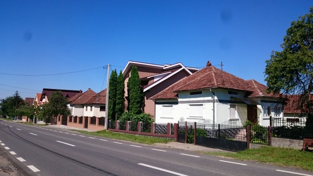 Romaniassa on paljon hienoja taloja. Moni on panostanut aitoihin ja näyttäviin portteihin.