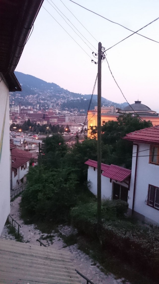 Monet tiet Sarajevossa ovat kapeita ja jyrkiä.
