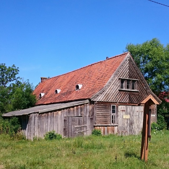 Hieman vanhempi talo Venäjällä Kaliningradin alueella.