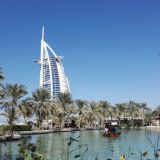 Dubai, Souk Madinat Jumeirah on purjehotellin lähellä.