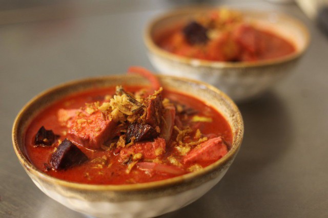 Beetroot curry on yksi Tamarinin erikoisuuksista. Punajuuret tulevat Salosta.