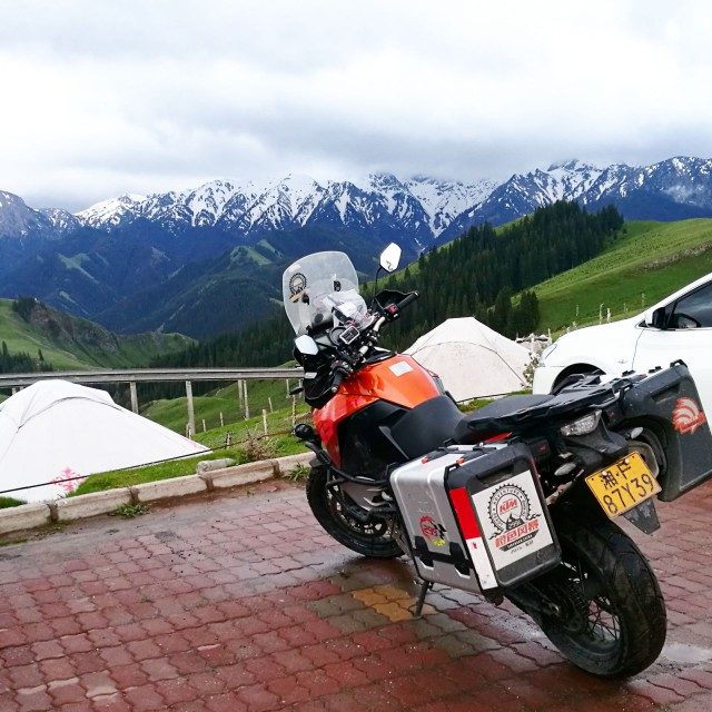 Moottoripyörällä Kiinassa, kiinasta vuokratulla KTM 1290 adventure pyörällä