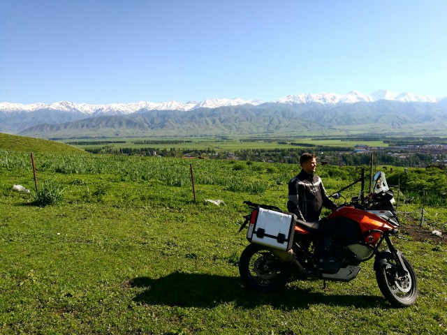 China, Narat National Park, Xinjiang, Ilkka O. Lavas motorbiking in China