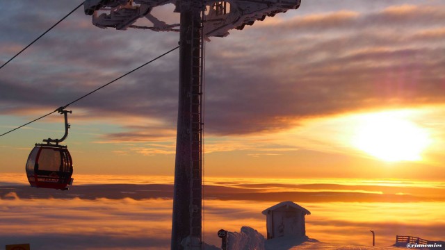 Ylläs lumen peitossa ja auringon kilossa