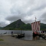 Lofooteilla on viikinkimuseo jossa voi myös purjehtia oikealla viikinkilaivalla. Kannattaa pysähtyä jos ajat päätietä pitkin.