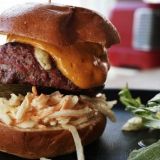 Helsingin parhaat burgerit: Roslundin Rosburger on syystäkin klassikko