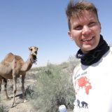 Välillä on hyvä pysähtyä moikkaamaan kamelia kun monen päivän aavikolla valtavassa kuumuudessa ajelu alkaa puuduttamaan.