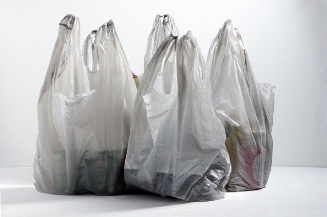 Lidl poistaa muovipussit kaupoistaan päiväksi osoittaakseen, että ilmankin pärjää.