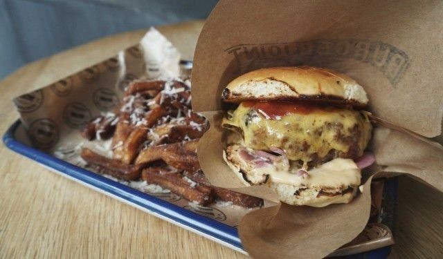 Social Burgerjointin Bronx Burger on äänestetty pariin otteeseen Helsingin parhaaksi burgeriksi. Euroopassa voitto irtosi Kimchi burgerilla.