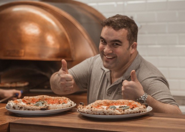 Miguel Angel Papaiannin pizzat ovat nostaneet Oulunkyläläisen pizzeria Capperin niin suureen suosioon, että tupa on lähes jatkuvasti täynnä.
