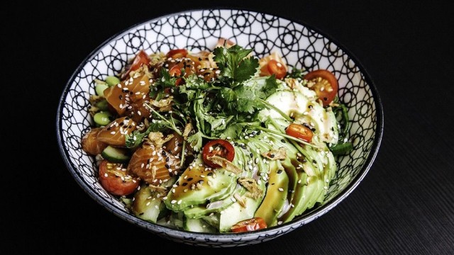 Eat Poken Salmon Avocado Bowl on noussut uutena tulokkaana Woltin 10 tilatuimman annoksen joukkoon.