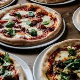 Kampin Broo Pizza & Bar yhdistää laatupizzat ja klubimeiningin – Mukana myös SYÖ!-viikoilla