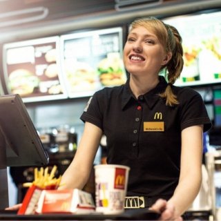 McDonald’s tuo pöytiintarjoilun kaikkiin ravintoloihinsa – Tilaukset hoituvat digitaalisesti