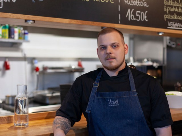 Jussi Piiroinen työskenteli vuosia Tampereella Arto Rastaan alaisuudessa ennen siirtymistään Vessel Bistro & Burgerin keittiömestariksi.