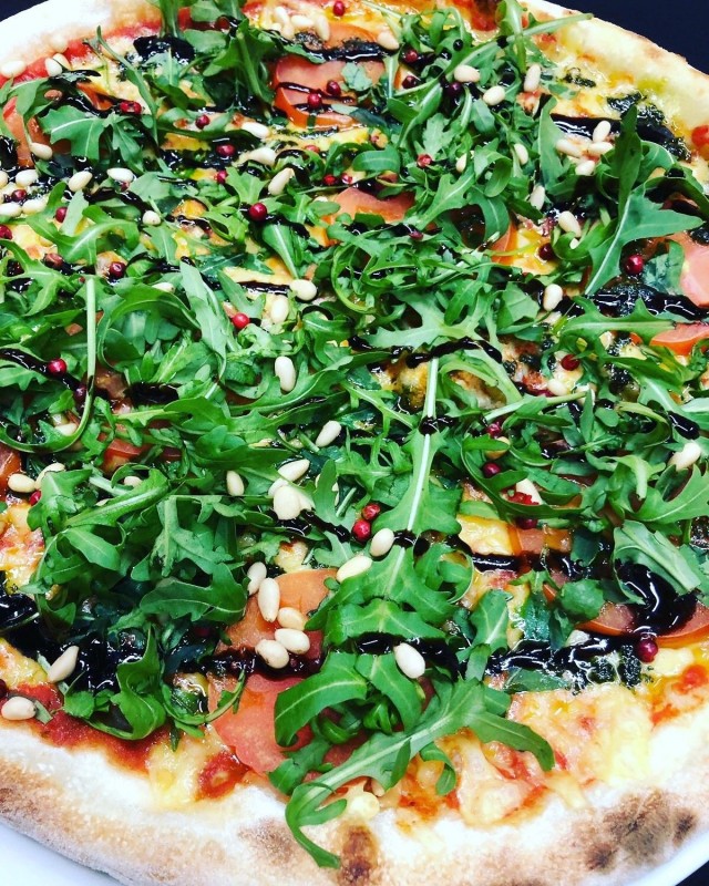 Listalta löytyy yli kymmenen vegaanista pizzaa tuoreilla raaka-aineilla.