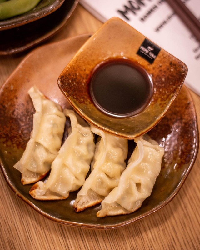 Japanilaiset gyoza-dumplingit on saatavilla myös kasvisversiona.