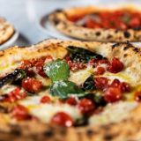Suomen parasta pizzaa kympillä! Tamperelaisravintolan italialaiset herkut ovat aivan omaa luokkaansa: “Vie kielen mennessään”