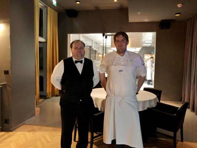 Sommelier Juha Mäkelä ja keittiöpäällikkö Simo Pietarinen toivottavat kaikki tervetulleiksi W30-ravintolaan.