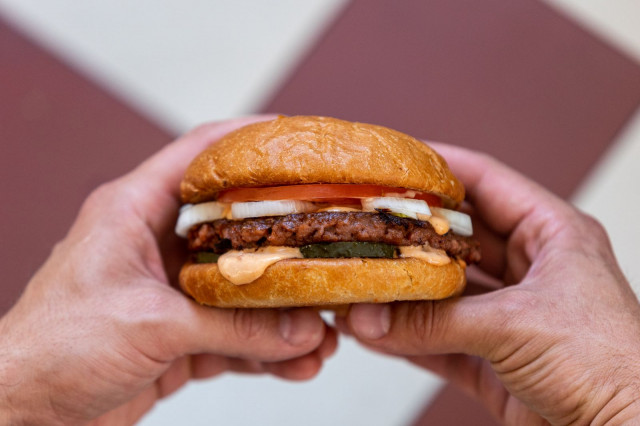Tämäkin burgeri lähtee SYÖ!-viikoilla mukaasi kympillä.