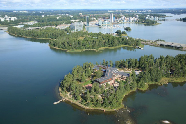 Ravintola PLATS sijaitsee Espoon Hanasaaressa vain 6 km päässä Helsingin keskustasta.