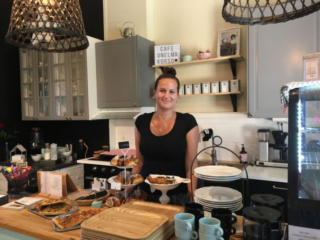 Yrittäjä Saara Kiisla on nainen Cafe Unelman takana.