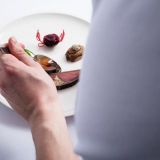 Suomi kokkasi tiensä maailman arvostetuimman kokkikilpailun finaaliin - näin huikeita annoksia tiukassa kisassa nähtiin