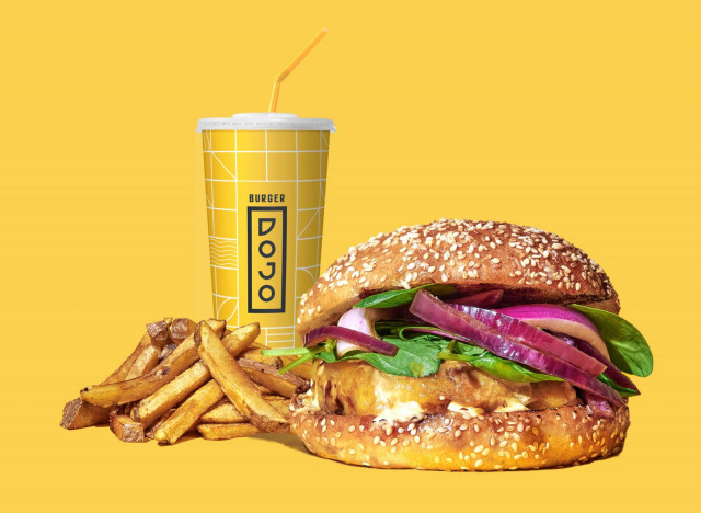 Burgereiden lisäksi Burger Dojon listalta löytyy wingseja ja snackeja.