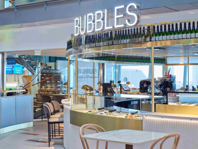 Bubbles-ravintolassa aloitat lomasi samppanjan, sushin, juustojen ja muiden laatuherkkujen äärellä.