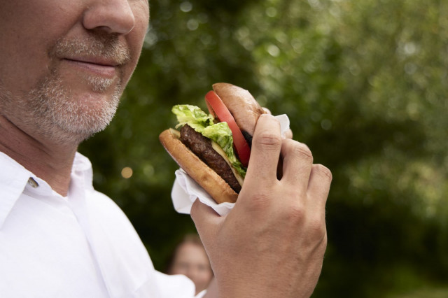Tammiselle burgeripihvi ei ole vain tuote muiden joukossa, vaan intohimo, jonka tuotekehitykseen panostetaan jatkuvasti.
