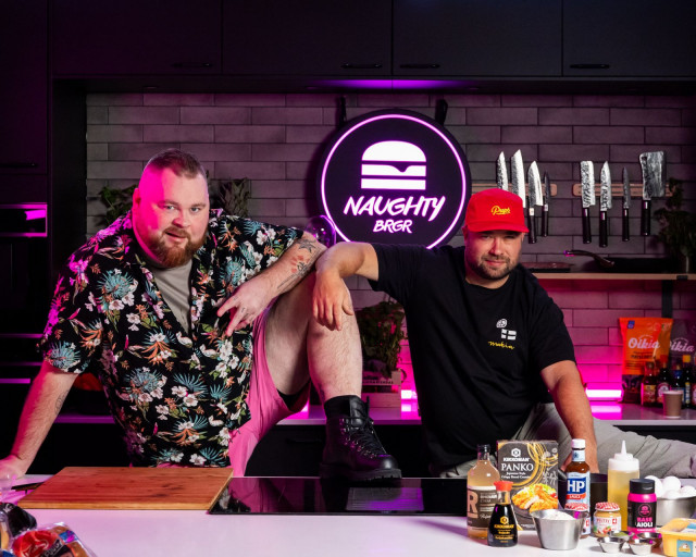 Burgerimiehenä tunnetun Akseli Herlevin perustama Naughty BRGR on äänestetty Helsingin parhaaksi burgeriravintolaksi.