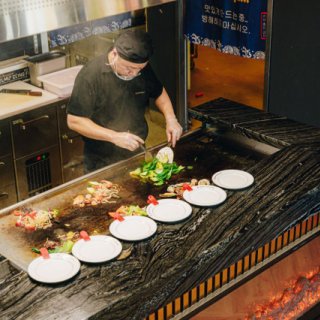 Neljä ruokakonseptia, yksi osoite! Buru Teppanyaki kerää ylistystä
