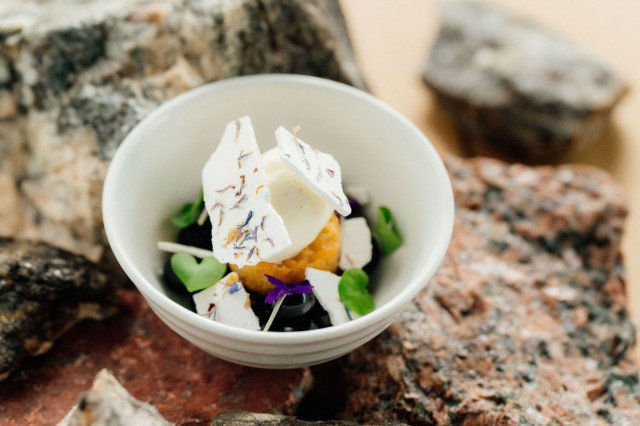 Bistro Sinnen maisteluannoksessa maistuu mustikkamaito.